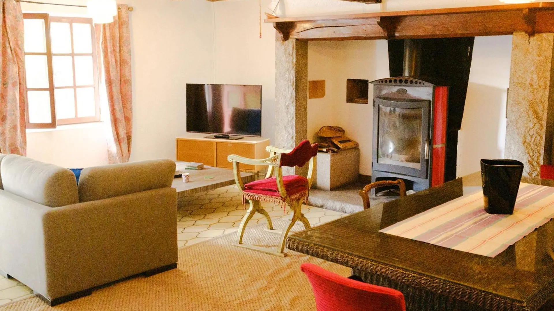 Maison A Murols , Gamelou , 3 Chambres
